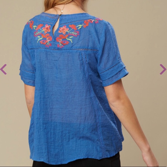 Flowy Chambray Top with Embroidered Flowers - Picture 3 of 8